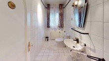 G�ste-Toilette Traumhaus - Villa in Am�neburg kaufen - Mit zwei separaten Wohneinheiten -