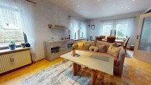 Wohnzimmer Wohnen im Gr�nen: Gro�z�giges Haus mit riesigem Garten, Terrasse & viel Raum