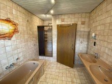 Bad Gro�z�giger Bungalow in Schwalmtal mit Garten, Pool, Sauna, Kellerbar und 2 Garagen zu vermieten