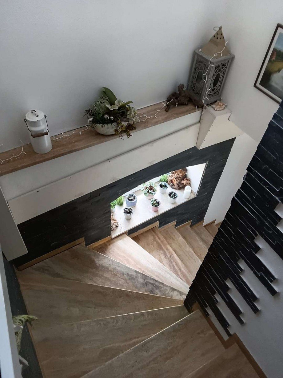 Treppenhaus links Haus Wohratal