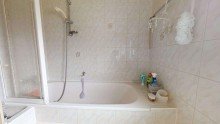 Bad OG Wohnen im Gr�nen: Gro�z�giges Haus mit riesigem Garten, Terrasse & viel Raum