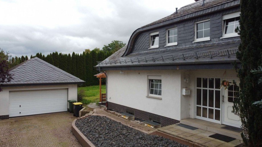 Eingang und Garage Villa Am�neburg